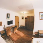 U Gorala Lesnica